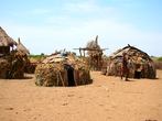 Jin Etiopie, dol Omo: Dassanechov jsou koovnci, jejich obydl nejsou velk, aby se dala snadno sthovat