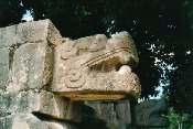 Ploina chrm a jagur - detail v Chichen Itz, Mexico
