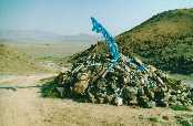 Ob. Takovto hromady kamen a jinho materilu jsou v Mongolsku obvykl.