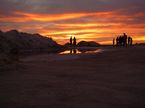 Vchod slunce nad solnm jezerem Chott el Jerid, Tunisko