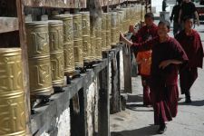 Motlitebn mlnky u Potaly | Lhasa, Tibet