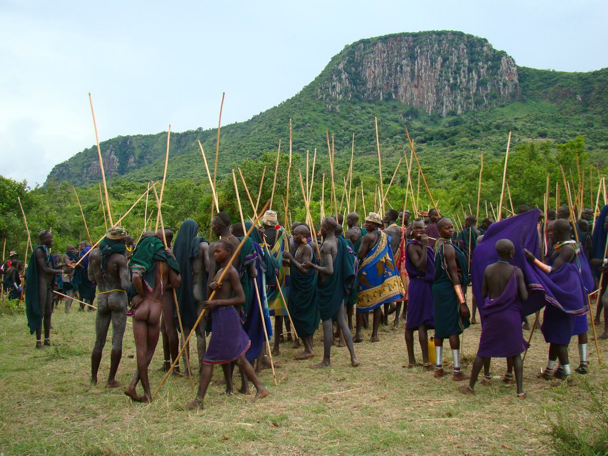 Jihozpadn Etiopie, dol Omo, Kibish: Surmov na slavnosti Donga