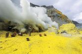 Žluté peklo na dně ktáteru sopky Kavah Ijen na ostrově Jáva - autor Anton Fiala