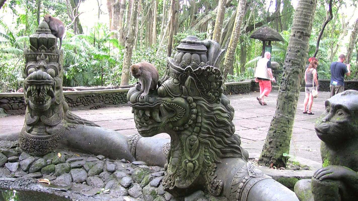 Obrázky ke stránce cestopis Indonésie: Monkey forest  na ostrově Bali - sochy