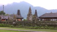 Obrázky ke stránce cestopis Indonésie: chrám Pura Ulun Danu Bratan na Bali, celkový pohled