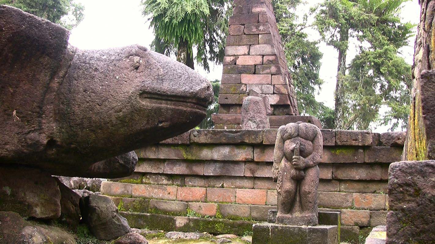 Obrzky ke strnce cestopis Indonsie: chrm Candi Sukuh na ostrov Java, erotick detaily
