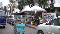 Obrázky ke stránce cestopis Indonésie: momentka z ulice Jalan Jaksa ve městě Jakarta na ostrově Jáva