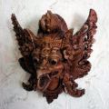 Obrázky ke stránce cestopis Indonésie, Lombok: dřevěná maska - bůh Garuda