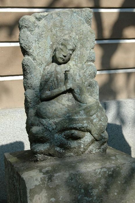 Obrzky k cestopisu Japonsko: Jedna ze soch v Engakuji v Kita-kamakura