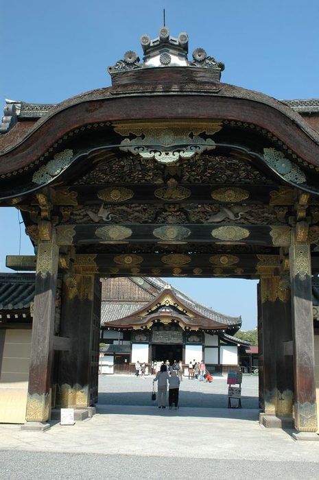 Obrzky k cestopisu Japonsko: Brna Karamon v Niji-jo palci je v nskm stylu