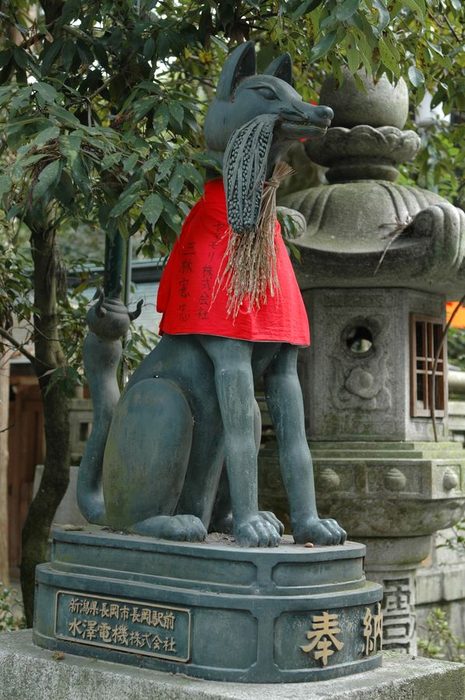 Obrzky k cestopisu Japonsko: Lika v svatyni Deseti tisc tori - Fushimi Inari ve mst Kyto