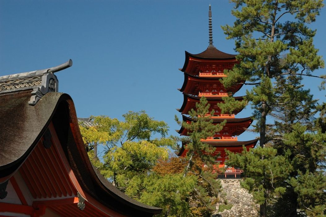 Obrzky k cestopisu Japonsko: Pagoda Godu no t na ostrov Miyajima