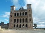 Cestopis z Madagaskaru: královský palác Rova v Antananarivu