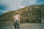 Pod Pyramidou slunce, Teotihuacn, Mexiko