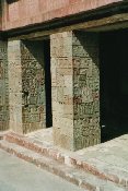 Sloupy v Jagum chrmu, Teotihuacn, Mexiko