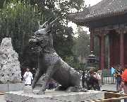 Socha bjnho zvete ped jednm z palc, Letn palc csaovny Cixi, Peking, na