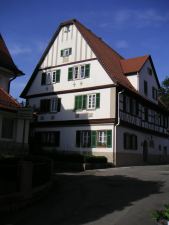 Hned za starou radnic se nachz Konstanzer Pfleghof, nejstar svtsk budova msta.