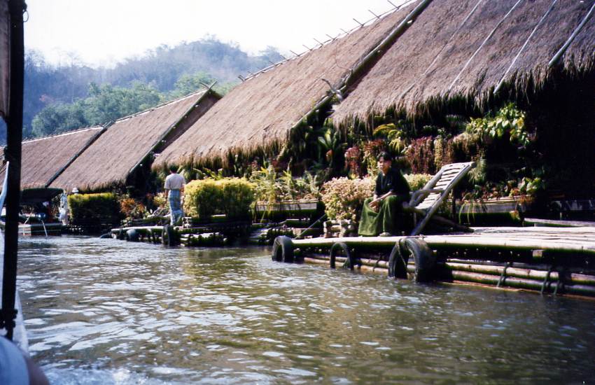 Obrzky k cestopisu Thajsko - N hotel plaval na pontonech na ece