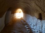 Do obydlí troglodytů v Matmatě se vchází krátkým tunelem