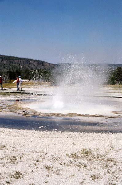 Obrzky k cestopisu parky zpadu USA - Yellowstone - Hork jezrko
